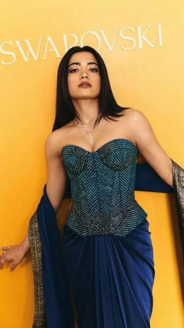 Rashmika Mandanna: రష్మిక ఎద అందాల ఆరబోత!