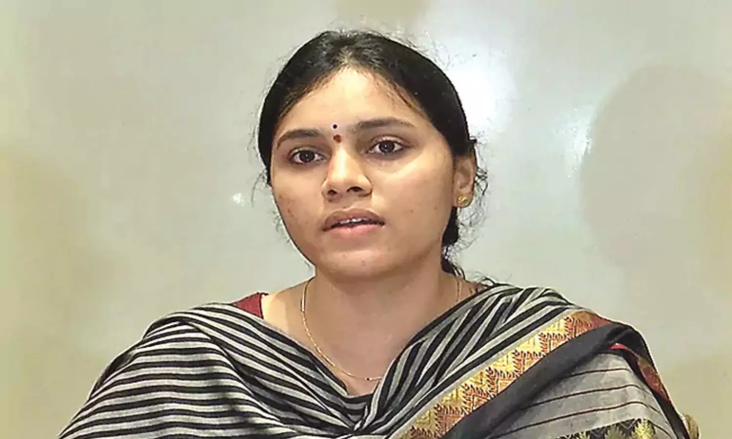 జోగి మేఘన కారు ప్రమాదంపై సంచలన అనుమానాలు.. మాజీ మంత్రి జోగి రమేష్ హస్తం ఉందంటూ తండ్రి ఫిర్యాదు! జోగి మేఘన కారు ప్రమాదంపై సంచలన అనుమానాలు.. మాజీ మంత్రి జోగి రమేష్ హస్తం ఉందంటూ తండ్రి ఫిర్యాదు!
