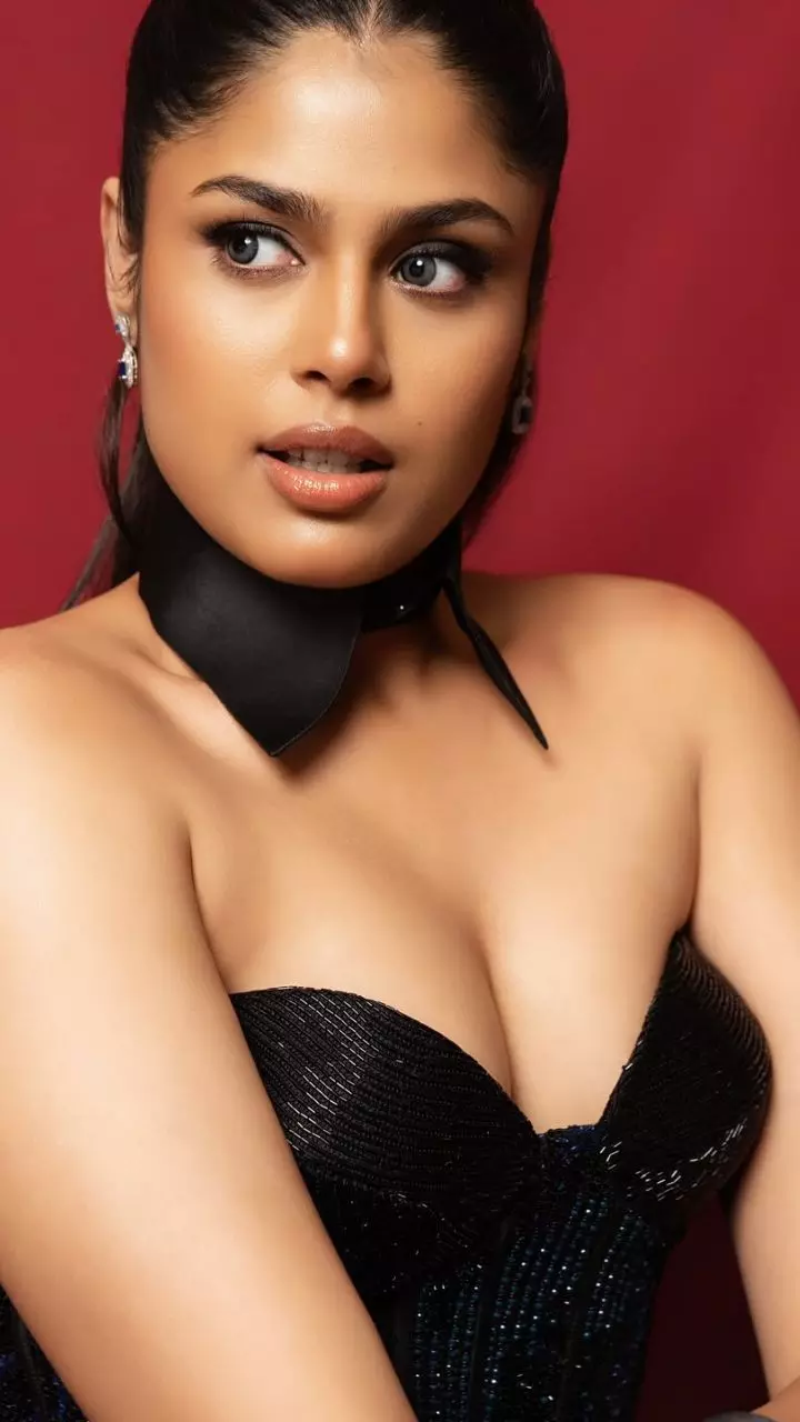 అందాలతో ఊచకోత కోస్తున్న చిట్టి