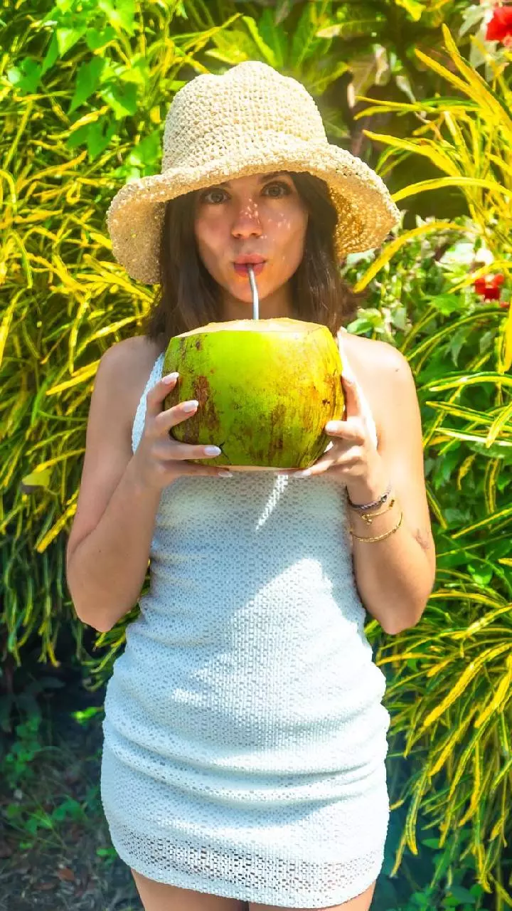 Coconut Water: టీ, కాఫీలు పక్కనపెట్టి పరగడుపున కొబ్బరినీళ్లు తాగితే శరీరంలో జరిగే మ్యాజిక్ ఇదే