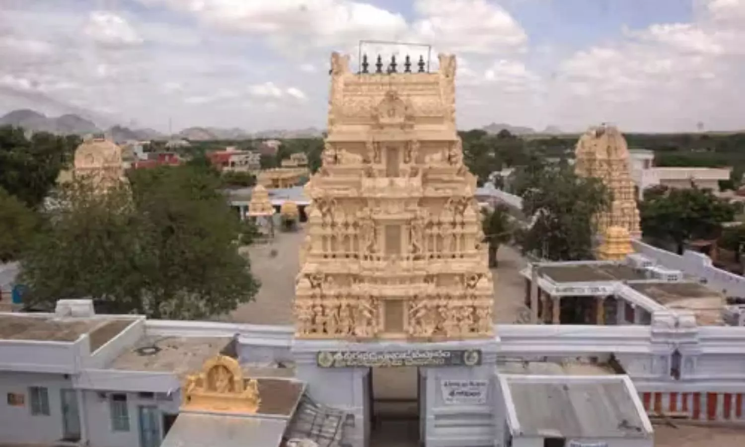 Rayachoti Veerabhadra Swamy: విచిత్రం...వీరభద్రుడు ఇక్కడ ప్రశాంతంగా దర్శనం...ఎక్కడో తెలుసా?
