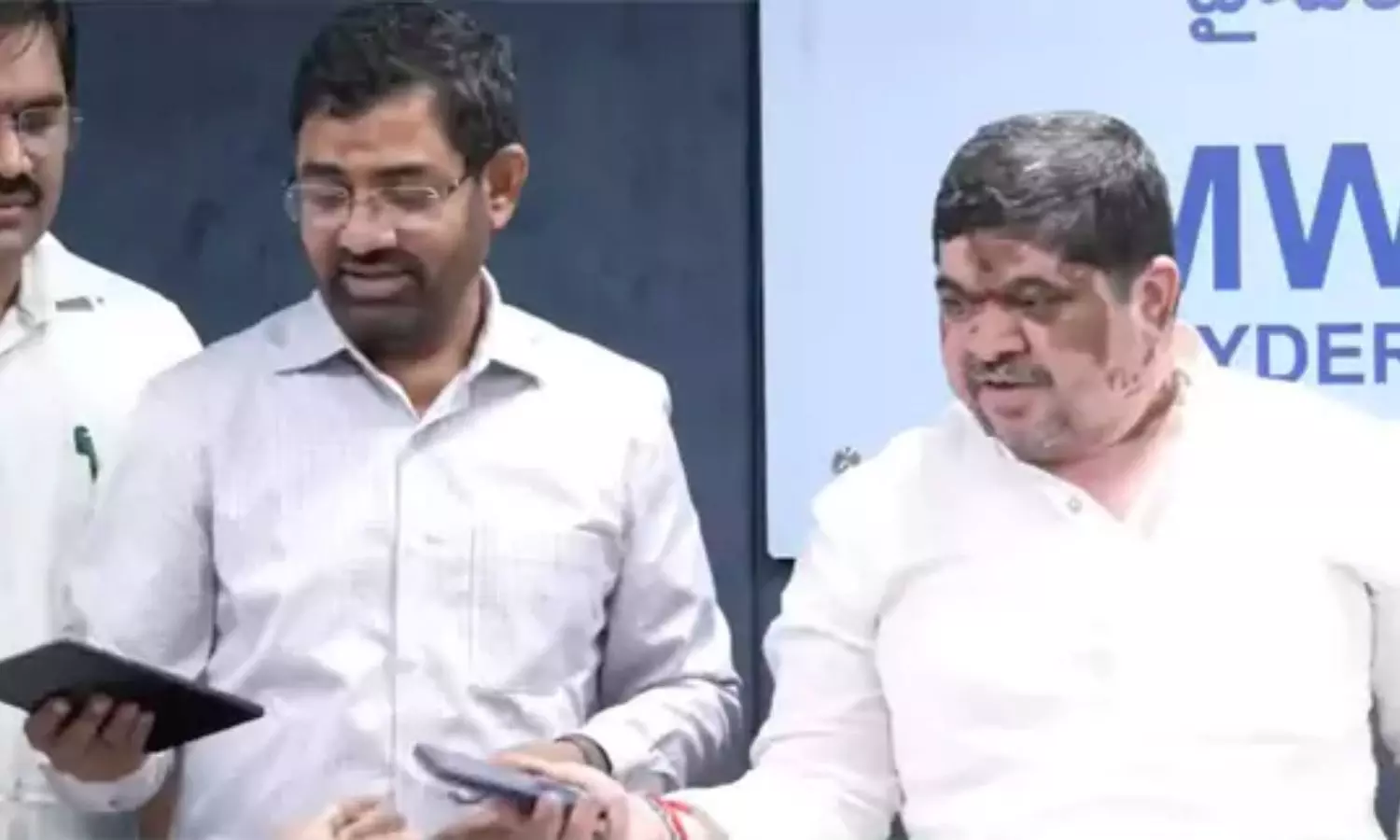 Hyderabad: నీళ్లు వృథా చేస్తే భారీ ఫైన్ తప్పదు.. పానీ యాప్తో మంత్రి పొన్నం ప్రభాకర్ సంచలన ఆదేశాలు! Hyderabad: నీళ్లు వృథా చేస్తే భారీ ఫైన్ తప్పదు.. పానీ యాప్తో మంత్రి పొన్నం ప్రభాకర్ సంచలన ఆదేశాలు!